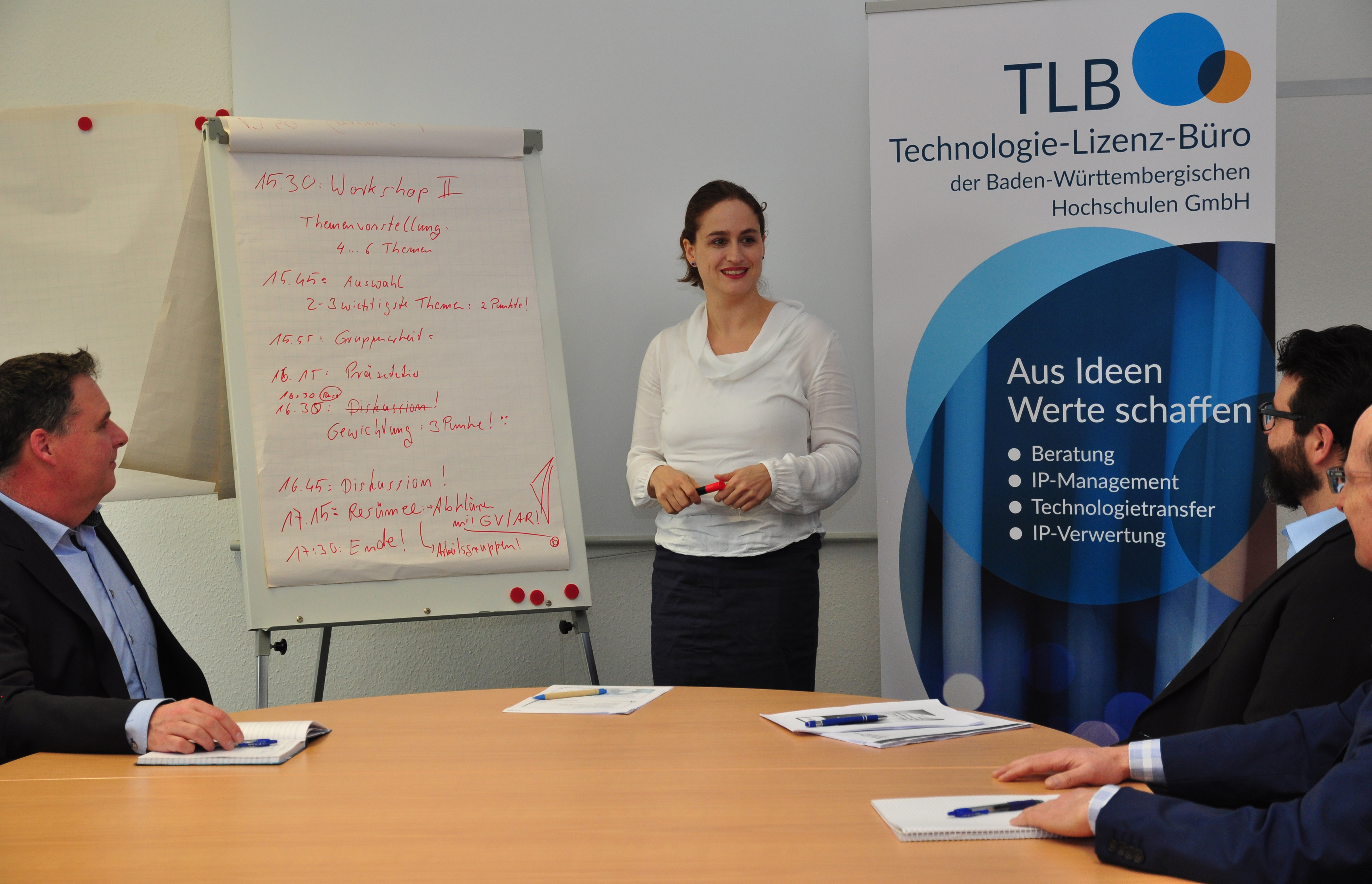 Die Mitarbeiterinnen und Mitarbeiter der TLB GmbH beraten Hochschulerfinder im Bereich Patentierung und Verwertung.